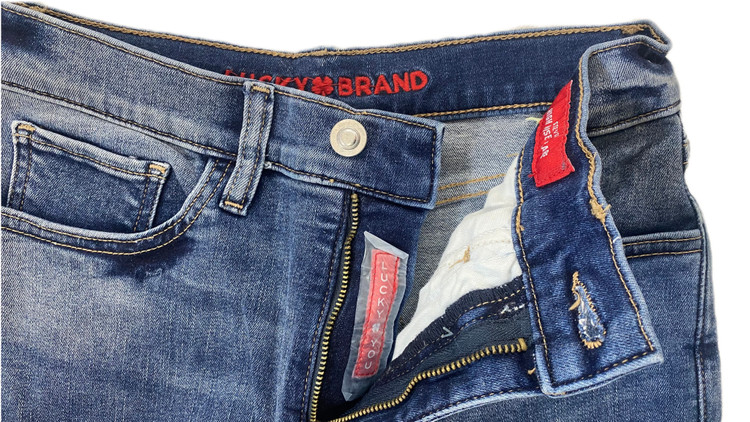 نمای نزدیک شلوار جین زنانه مدل بوتکات برند lucky brand کد 2453