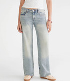 نمای روبرو شلوار جین واید لگ