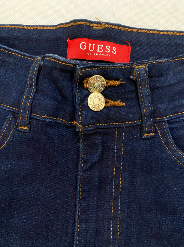 شلوار جین زنانه Guess بوتکات سرمهای کمر گن - بستهبندی